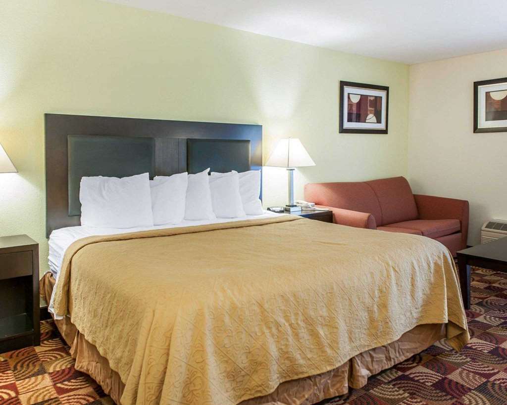 Quality Inn Bloomington Near University Стая снимка