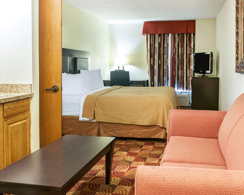 Quality Inn Bloomington Near University Стая снимка